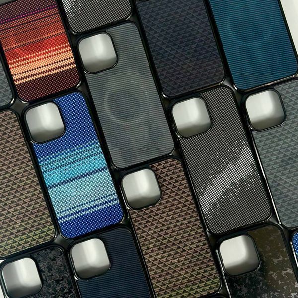 Чохол Gloss Elite Carbonique Magnetic для iPhone 15 Pro Max Pyramid Brown 208-06246 фото