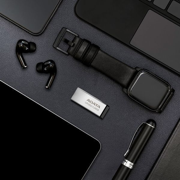 Флеш-накопитель ADATA USB 3.2 UR 350 128Gb Silver/Black UR350-128G-RSR/BK фото